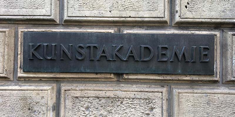 Kunstakademie Schild der Kunstakademie