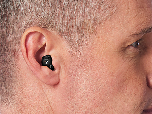 Das Hörgerät im Ohr