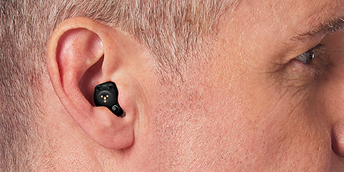 Das Hörgerät im Ohr