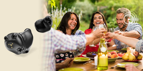 Gruppe Freunde beim Barbecue und das neue Audibel Intrigue AI idO